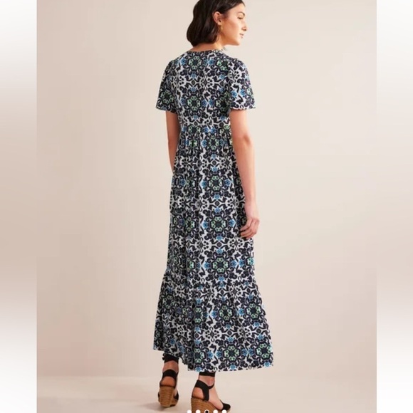 Boden blue & white v-neckk tiered maxi size 8p - Picture 2 of 15